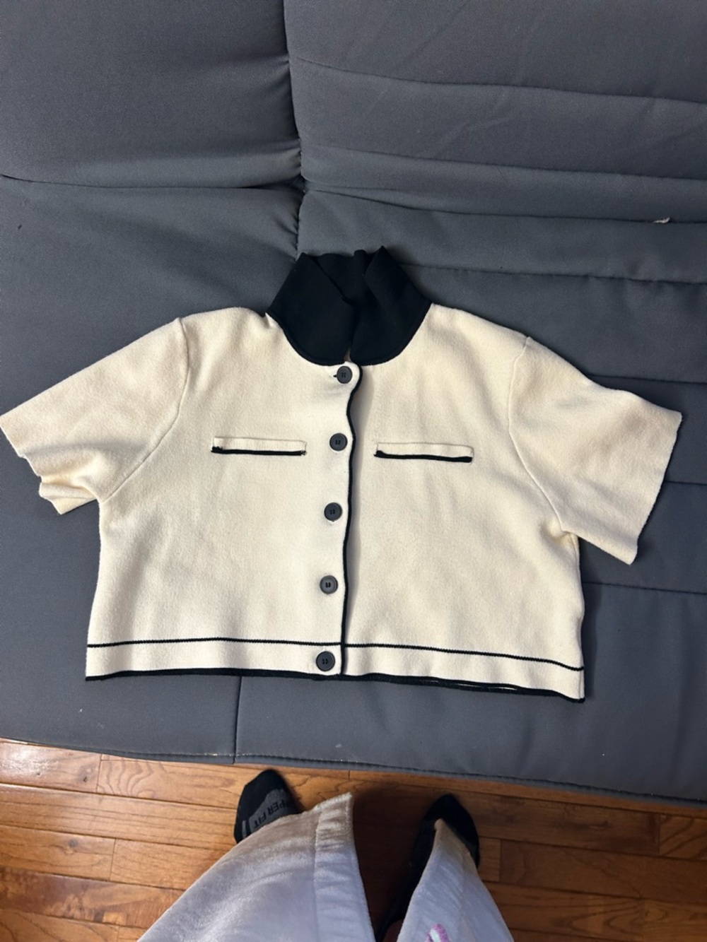 Oak & Fort Cropped Short Sleeved Cream Cardigan with Black Trim  Size S - Picture 9 of 15